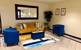 Days Inn & Suites By Wyndham Laurel Near Fort Meade